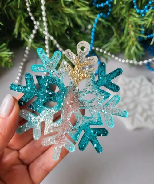 Мастер-класс по созданию новогодних игрушек из эпоксидной смолы