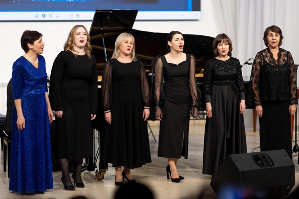 Поздравляем с Днем матери