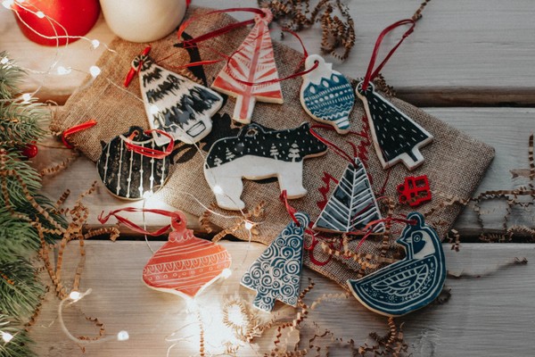 Выставка-конкурс новогодней игрушки «Праздник к нам приходит»