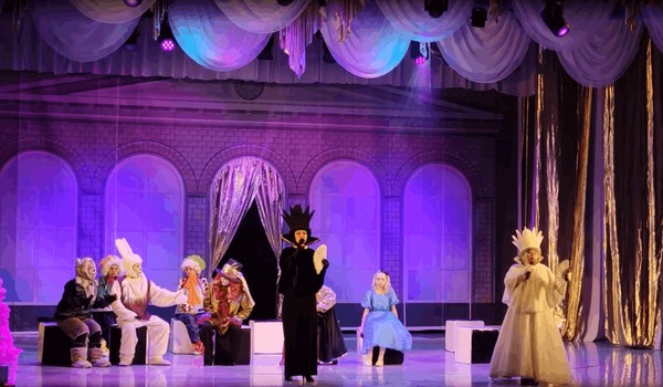 Театрализованное представление «Зажигаем Новый год»