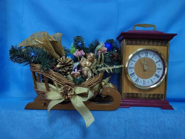 Выставка «Пока часы двенадцать бьют»