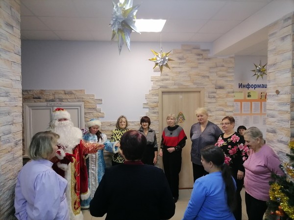 Новогодние посиделки «В новый год с хорошим настроением!»