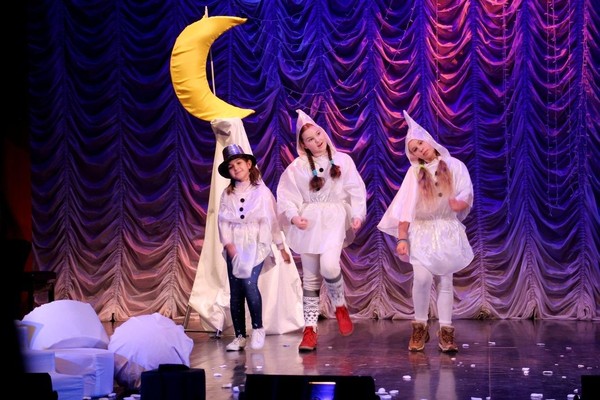 Спектакль «Снегу намело»