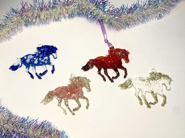 Мастер-класс «Новогодняя огненная лошадь из эпоксидной смолы»