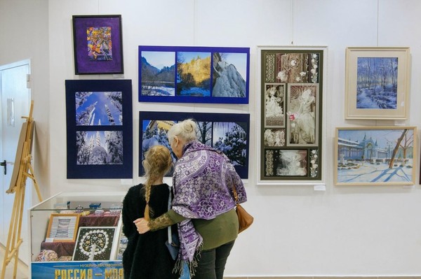 Художественная выставка «Разукрасилась зима»