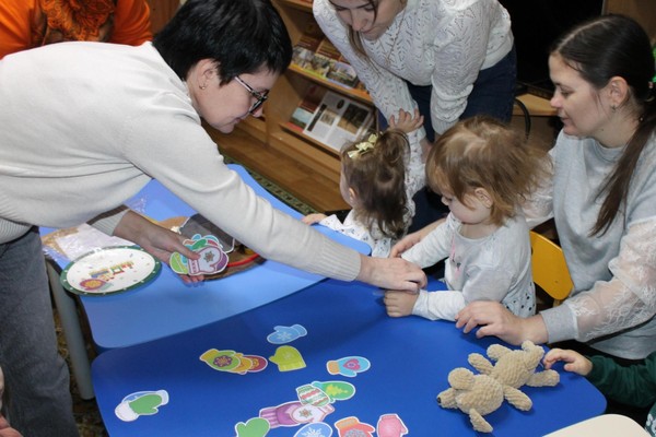 Занятие в кружке «Маленький читайка» «Костюм для Деда Мороза»