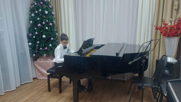 «О Моцарте слагаем мы легенды»