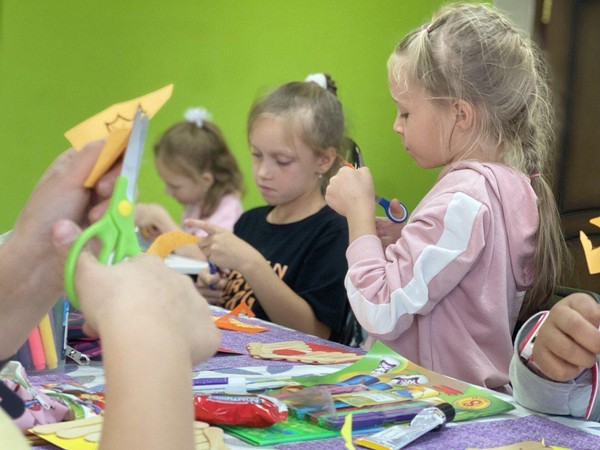 Мастер – класс студии «Самоделкин» «Новогодние игрушки из воздушного пластилина»