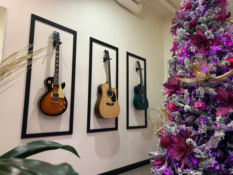 Бесплатный открытый урок (индивидуальный) по игре на гитаре действующим музыкантом (м. Отрадное)