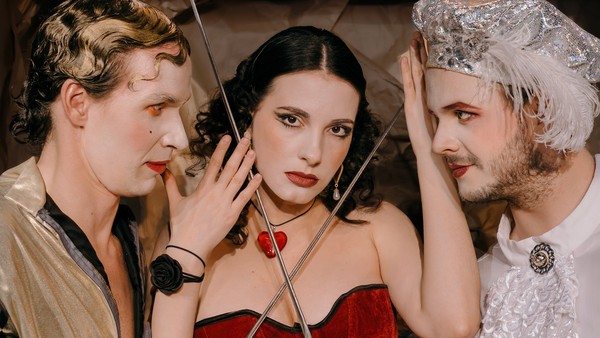 Собака на сене