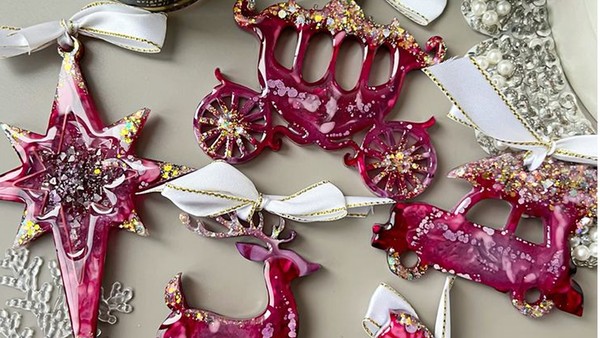 Новогодняя игрушка из эпоксидной смолы