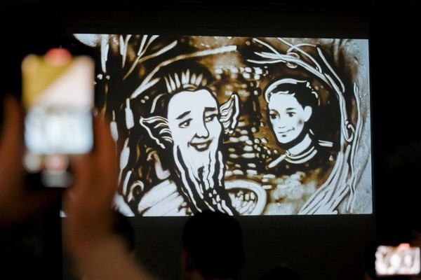 Квест «Дело о пропавшей маске» на выставке «Вальс. Веер. Волшебство»