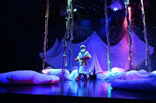 Спектакль «Гости из космоса и Новый год»