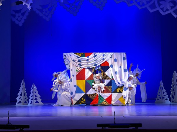 Сдача художественному совету театра спектакля «В гостях у Метелицы»