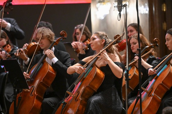 Даёшь новогодний «квартирник»: весенний взгляд на зимний праздник