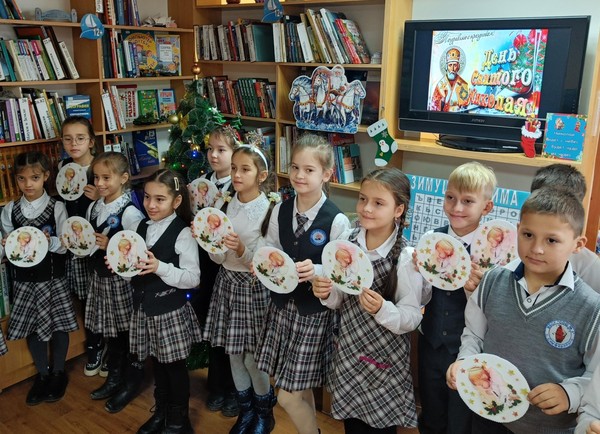 Литературно-игровая программа «Пусть праздник всем подарит чудо»