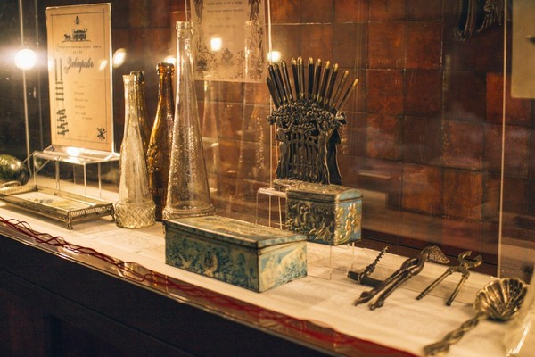 Экскурсия по выставке «Конфетный этикет»