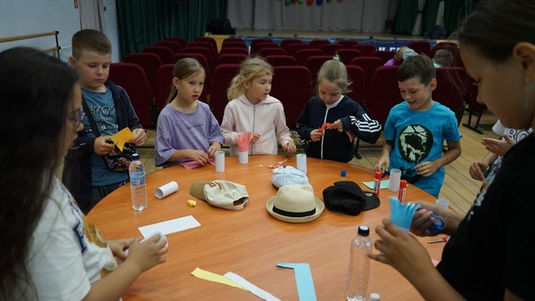 Мастер-класс «Изготовление венка на голову из атласных лент»