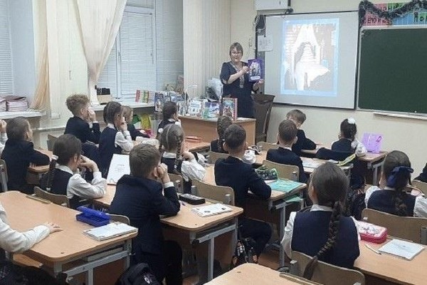 Познавательный час «Экспедиция по новогодним традициям»