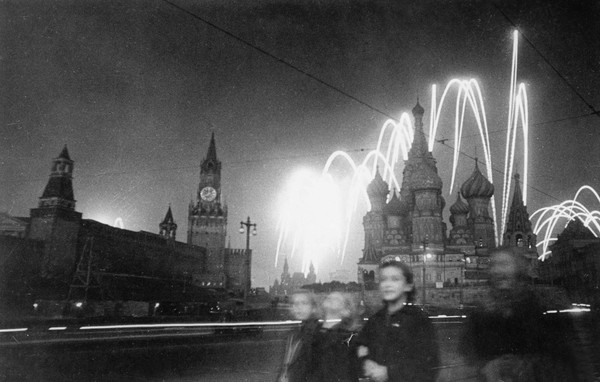 Тематическая беседа «Первый салют Победы»