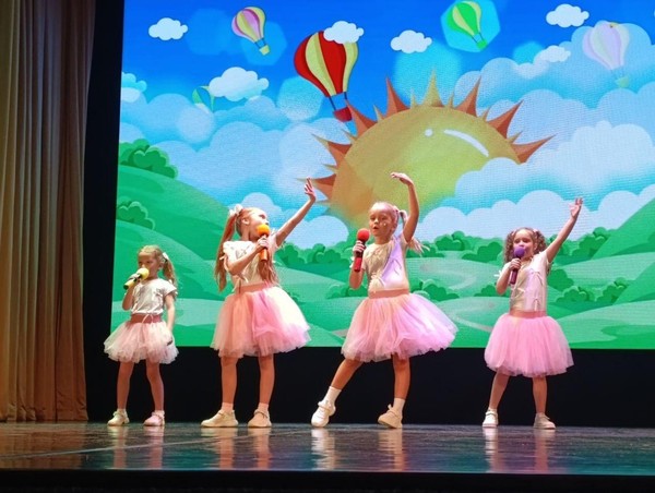 «Карамельки поздравляют»