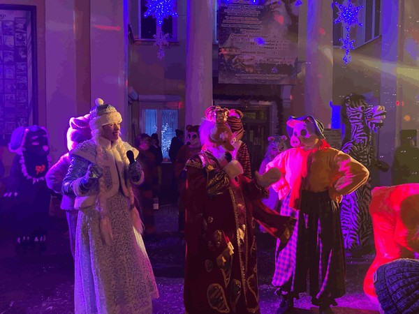 Новогодняя дискотека «В снежном вихре танца»