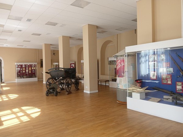 Выставка «Пролетарий, на коня!»