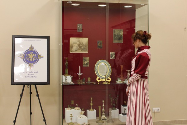 Выставка «Свет в окне»