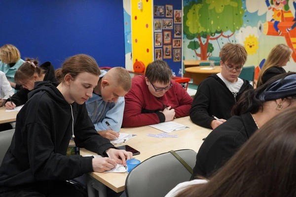 Литературная игра «Деловой чемоданчик»