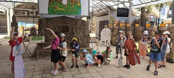 Интерактивная экскурсия «На золотом крыльце сидели»