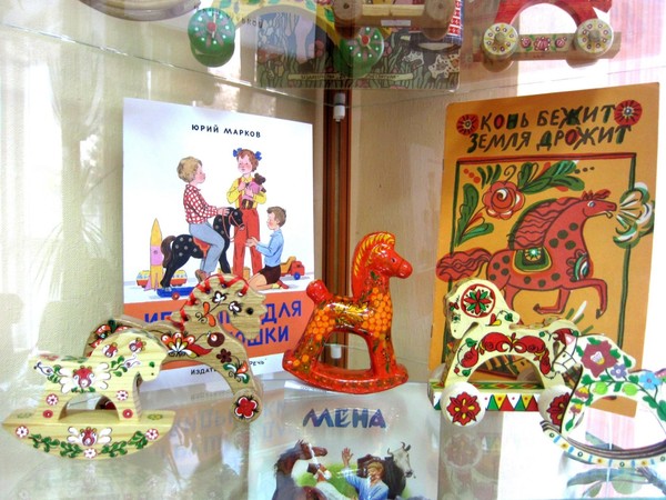 Обзор выставки декоративно-прикладного творчества «Кони-коники-лошадки»