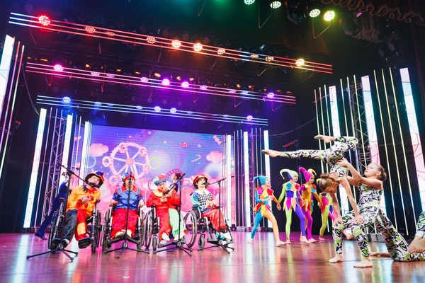 Гала-концерт XVIII Фестиваля творчества людей с ОВЗ «Возьмемся за руки, друзья!»