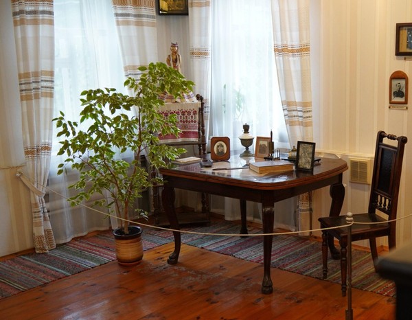 Экспозиция «Белорусский поэт с берегов Волги. Максим Богданович»