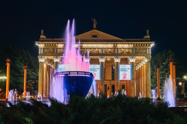 Спектакль «Королевство кривых зеркал»