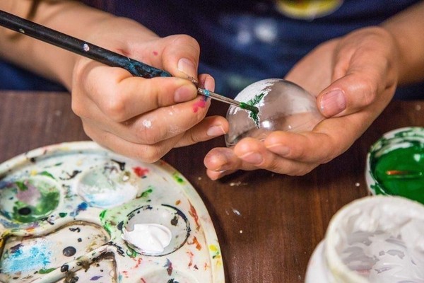 Мастер-класс «Роспись ёлочного шара»