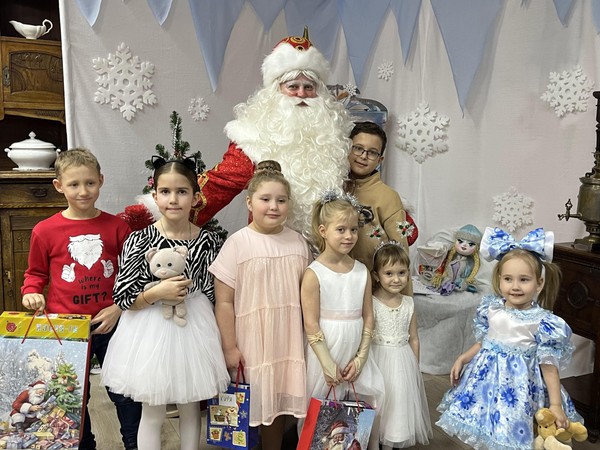 Новогоднее представление «Тайна волшебного посоха» и «Новогодняя история»