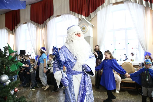 Праздничная новогодняя программа «Ёлки-ИГО-ГОлки или КОТ(Д): усы, лапы, хвост»