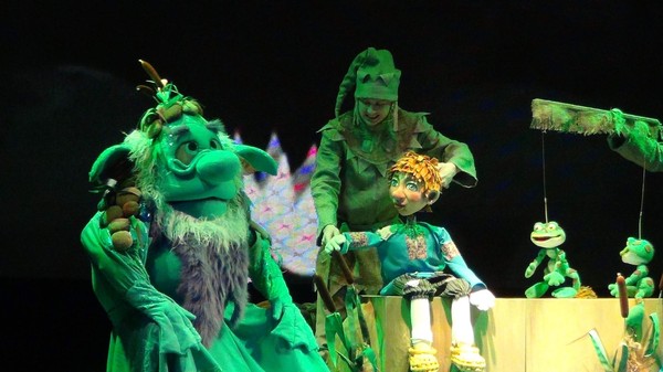 Спектакль «Корабль счастья» и интерактивная программа «Елка радости»