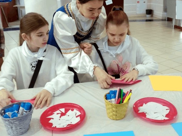 Мастер-класс по аппликации «Мы украсим елочку»