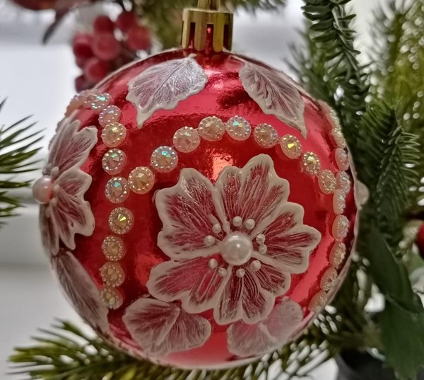 Интерактивная лекция «Традиции росписи новогодних шаров»