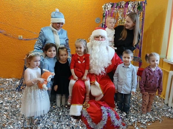 Праздничная программа «Литературно-новогодний экспресс: путешествие с Дедом Морозом»