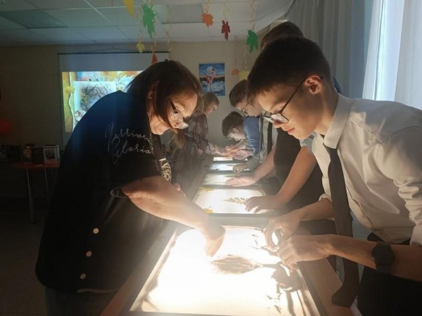 Творческое занятие «Новогодняя сказка на песке»