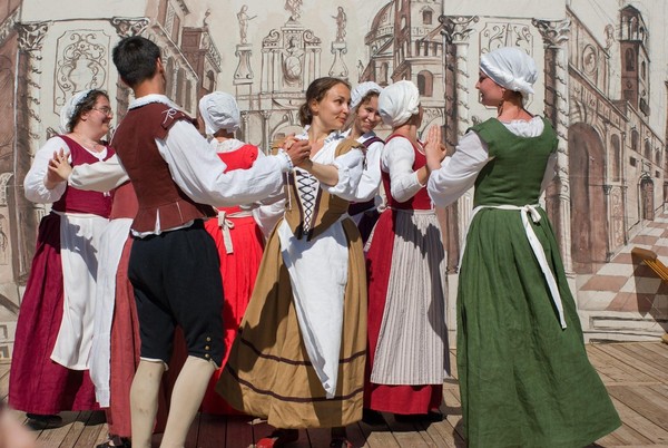 Мастер-класс «Народные танцы 16-17 века»