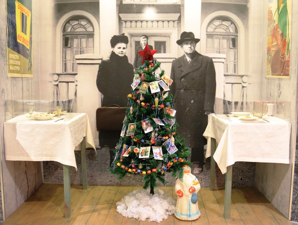 «Ёлочная игрушка: от яблок до дирижаблей»