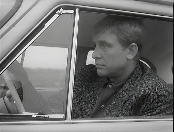 Просмотр и обсуждение фильма «Берегись автомобиля»