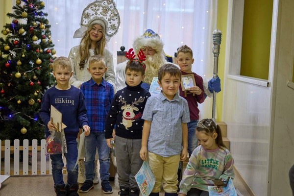 Социальная елка для детей из многодет. и малообеспеч. семей и детей семей участников СВО