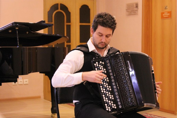 Мастер-класс «Народно-сценический танец и его исполнение на баяне»