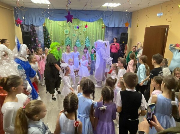 Детский новогодний утренник «У леса на опушке»