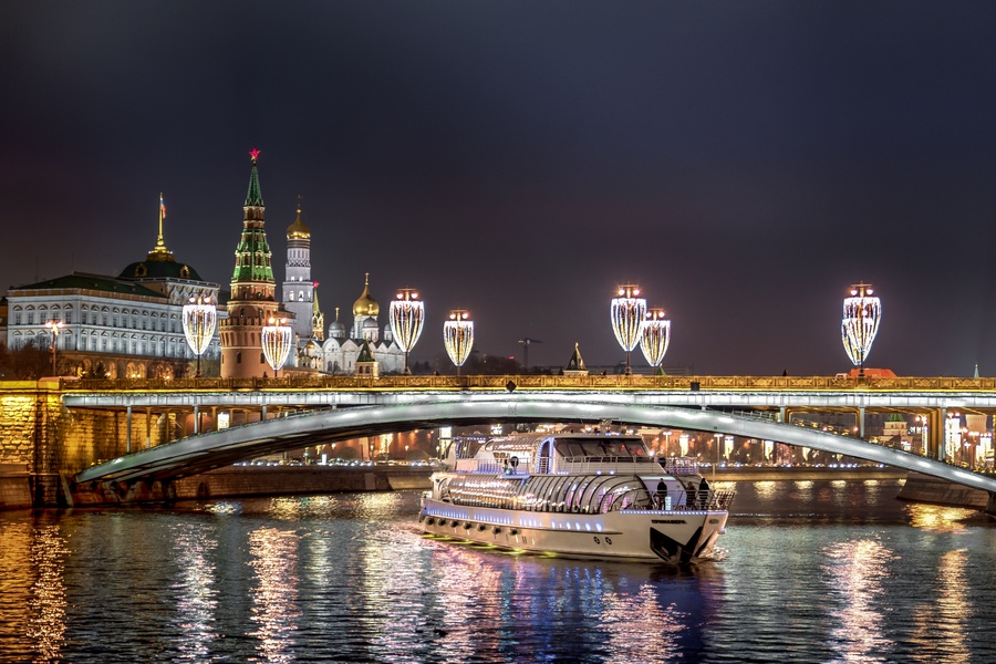 Круизы предновогоднего настроения с Флотилией «Рэдиссон Ройал»