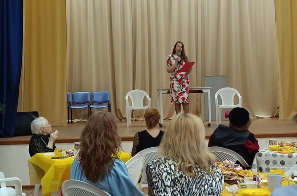 Новогодний капустник«Пять минут, пять минут...»